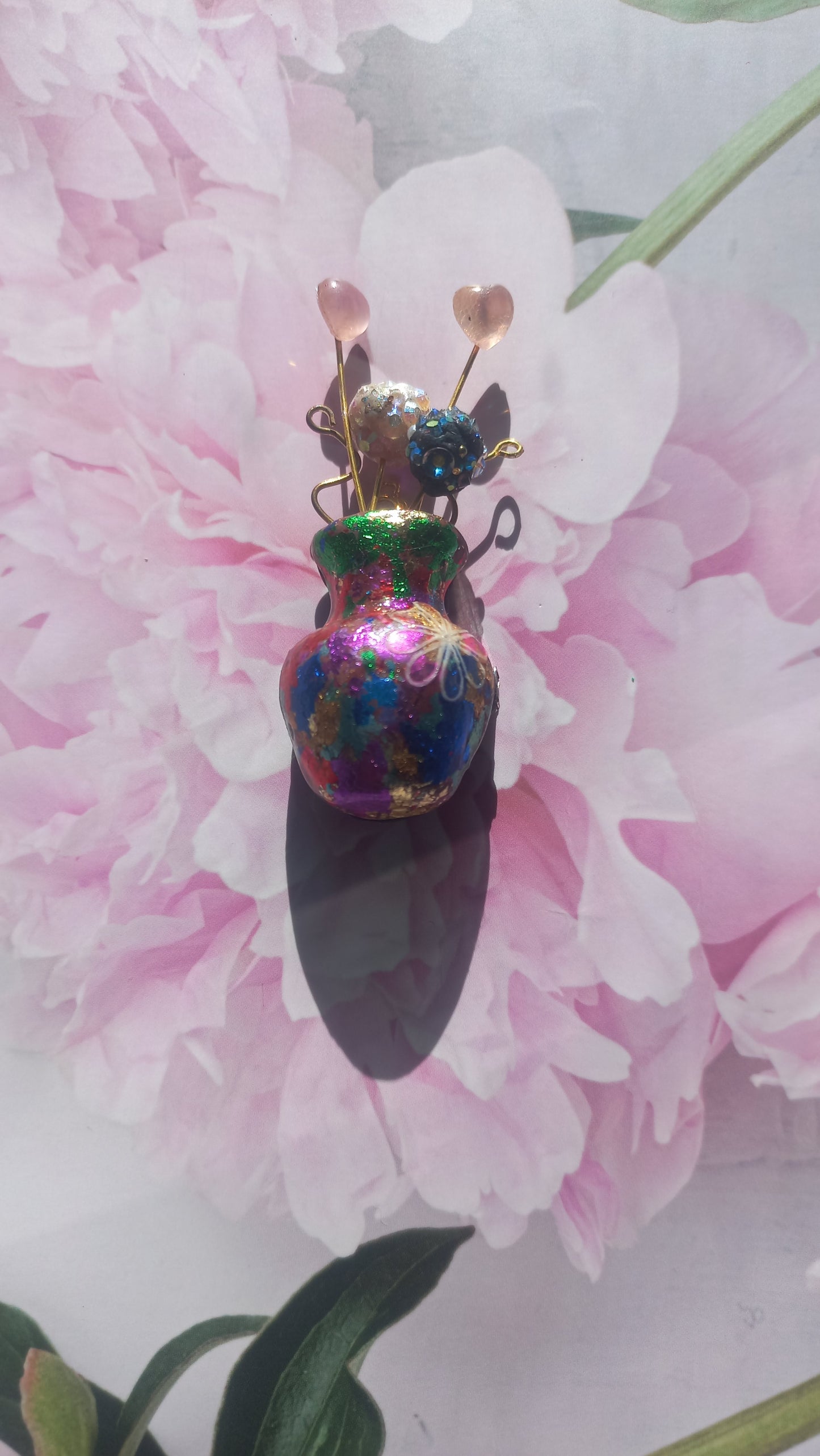 Multi foil coloured vase brooch