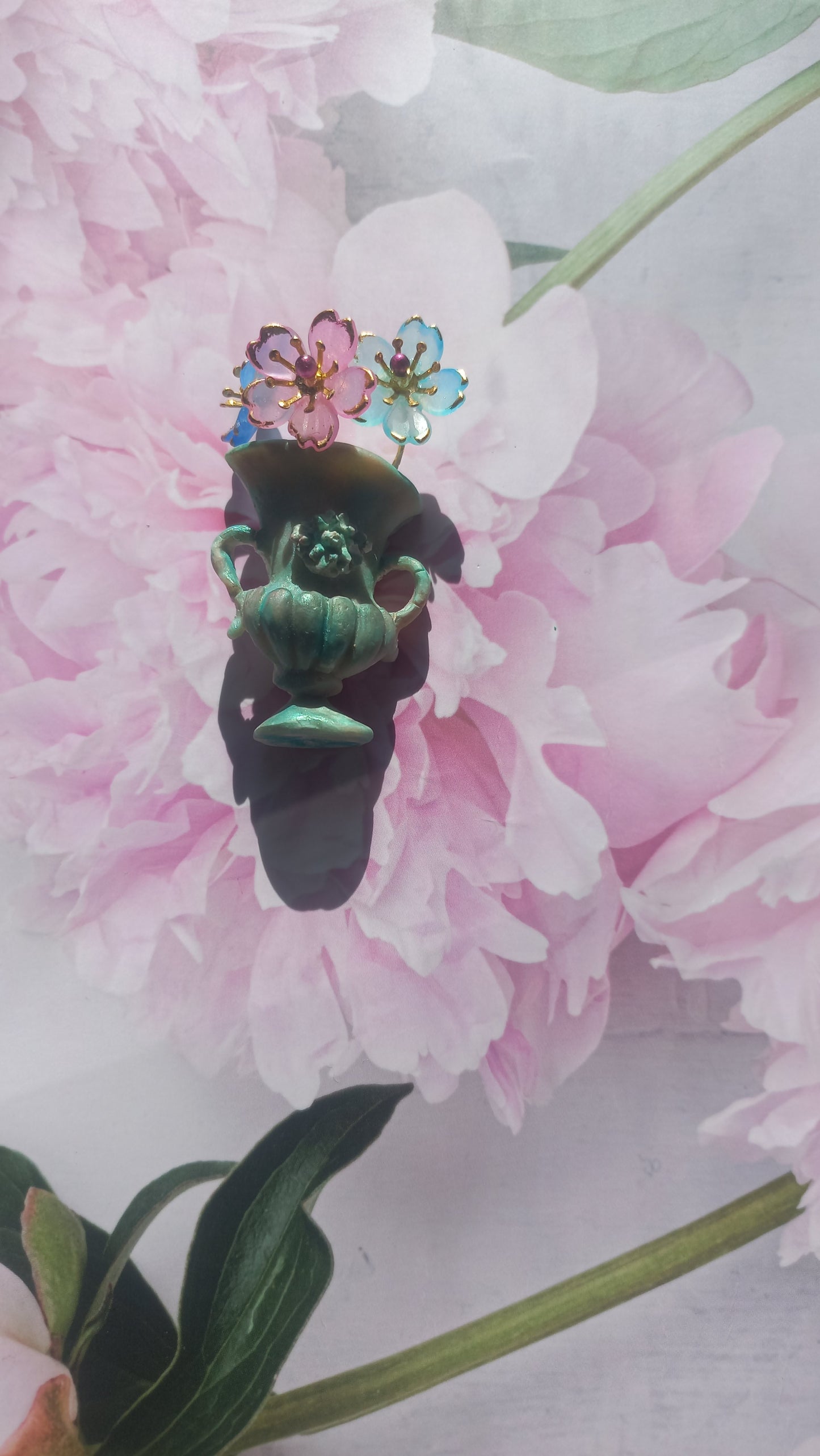 Green Moss coloured garden flowerpot brooch