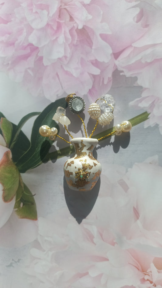 Pearl white with gold foil inlay vase brooch