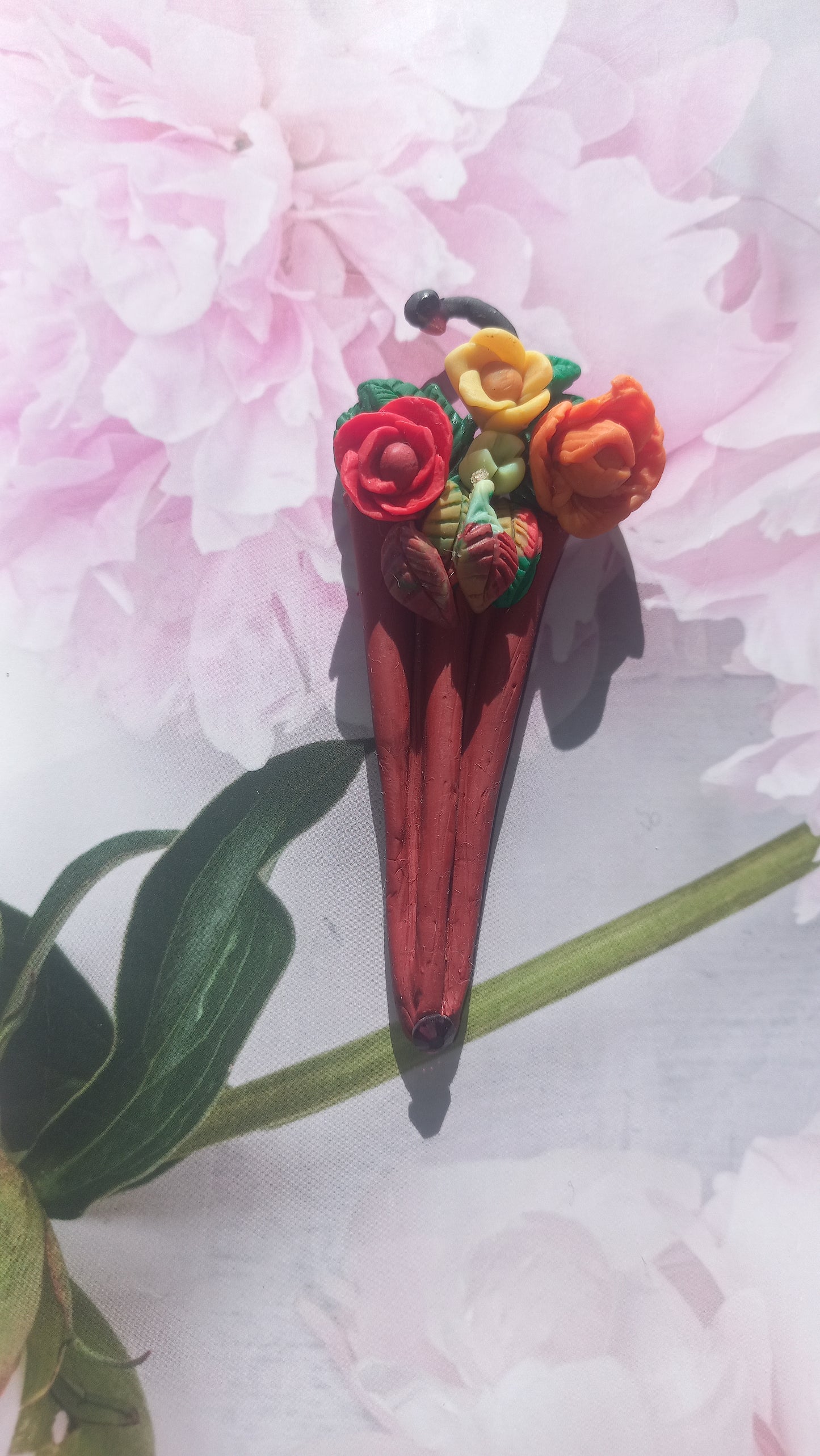 Brick colour closed umbrella brooch